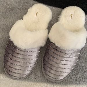 Women’s / Girls Slippers